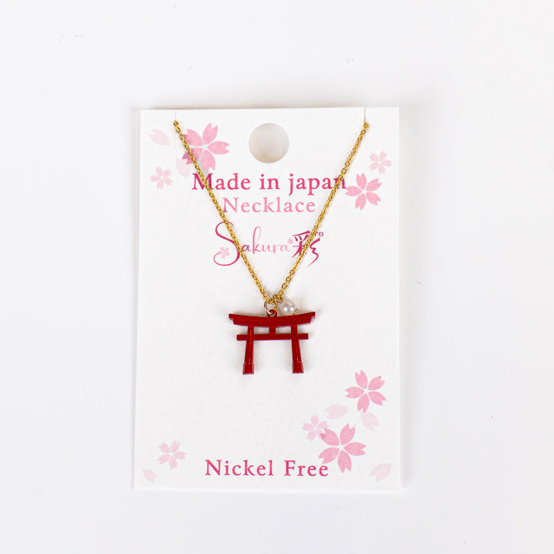 Collar japonés con colgante en forma de torii