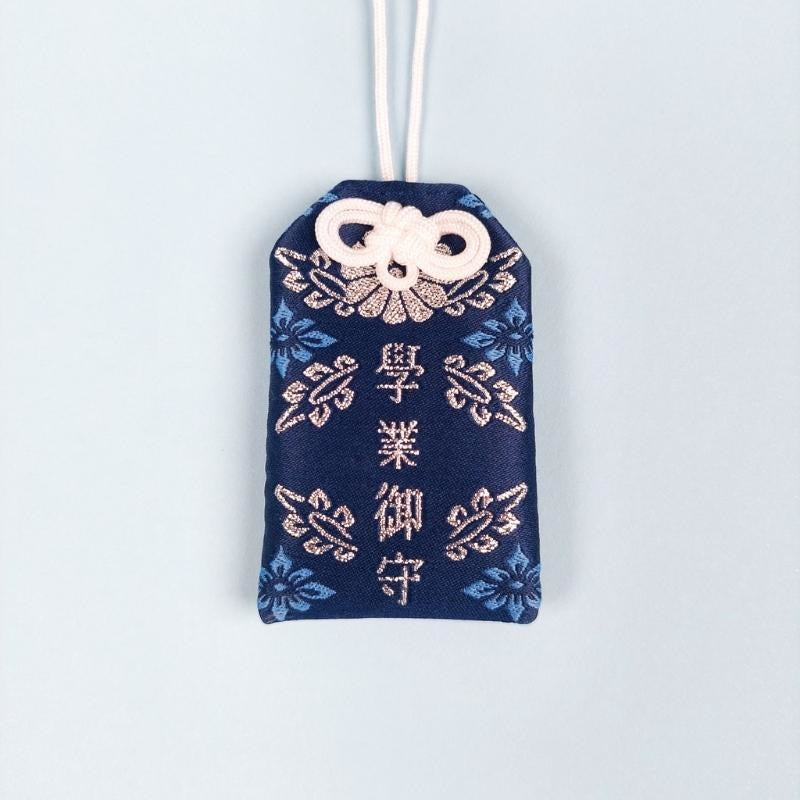 Omamori Azul- Éxito Estudios
