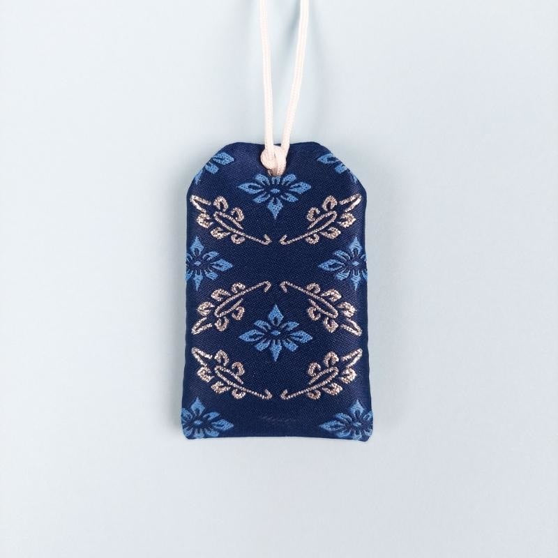 Omamori Azul- Éxito Estudios