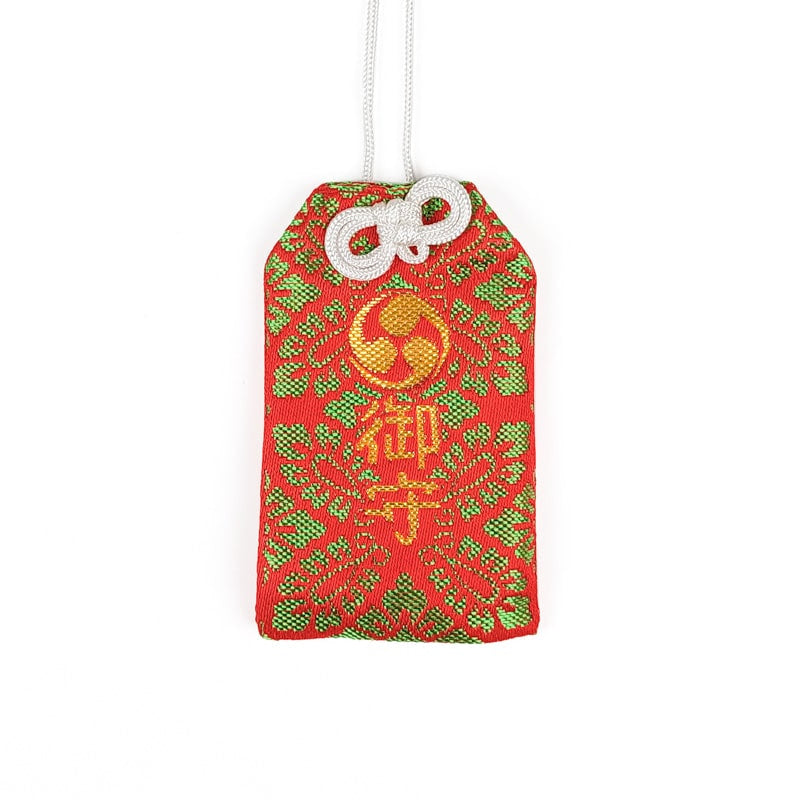 Omamori japonés Tomoe Rojo