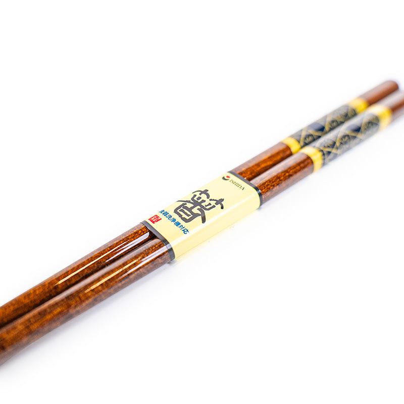 Palillos japoneses de madera con motivos dorados