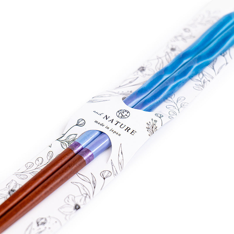 Palillos japoneses ondulados con purpurina azul