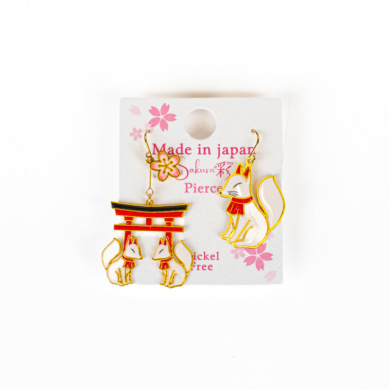 Pendientes japoneses con motivos de torii y kitsune