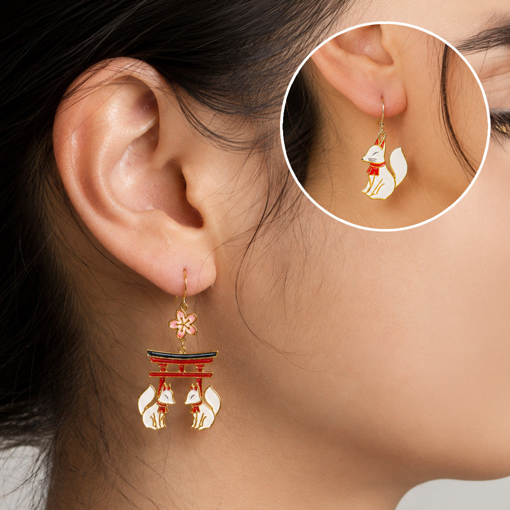 Pendientes japoneses con motivos de torii y kitsune