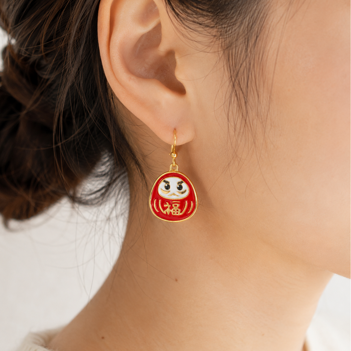 Pendientes japoneses Daruma rojos y dorados