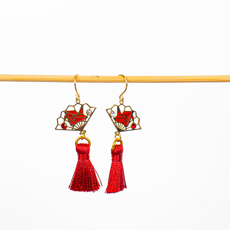 Pendientes japoneses Sensu y pompones rojos