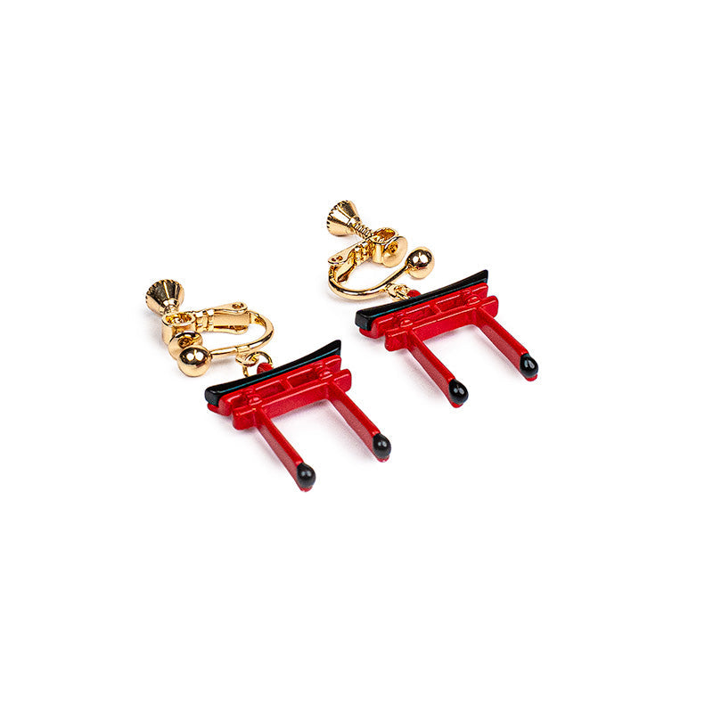 Pendientes Japoneses Torii Rojos Clip (Orejas No Perforadas)