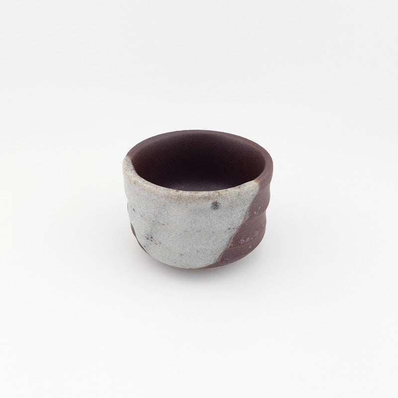 Vaso de sake japonés hecho a mano
