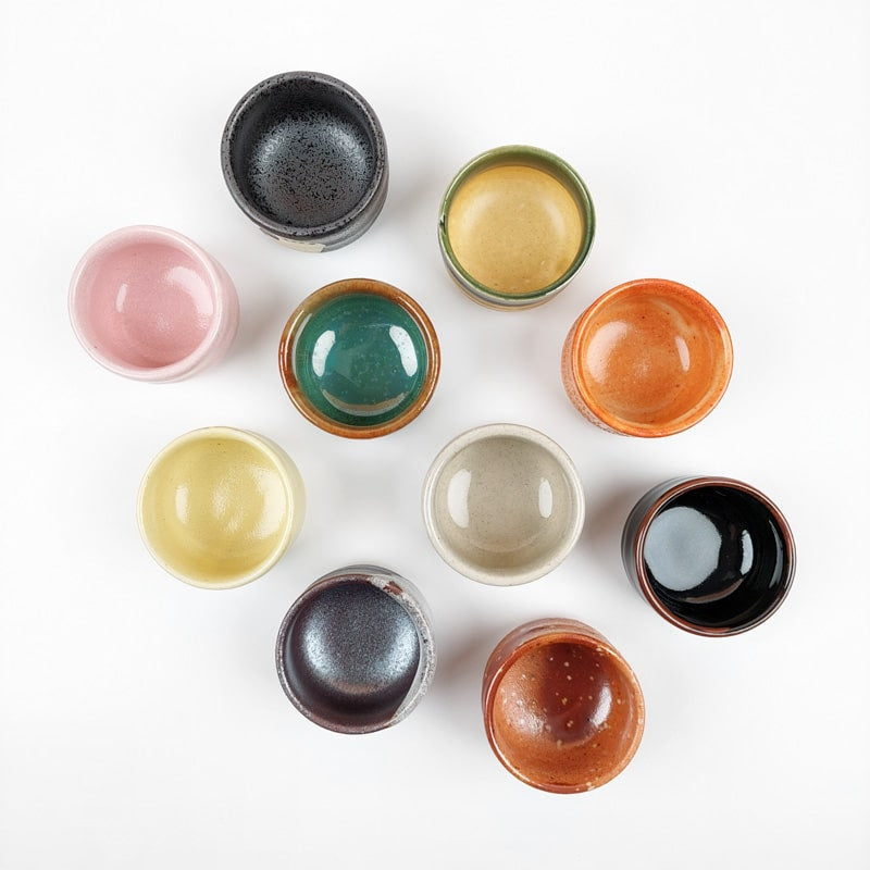 Vasos japoneses de cerámica para sake