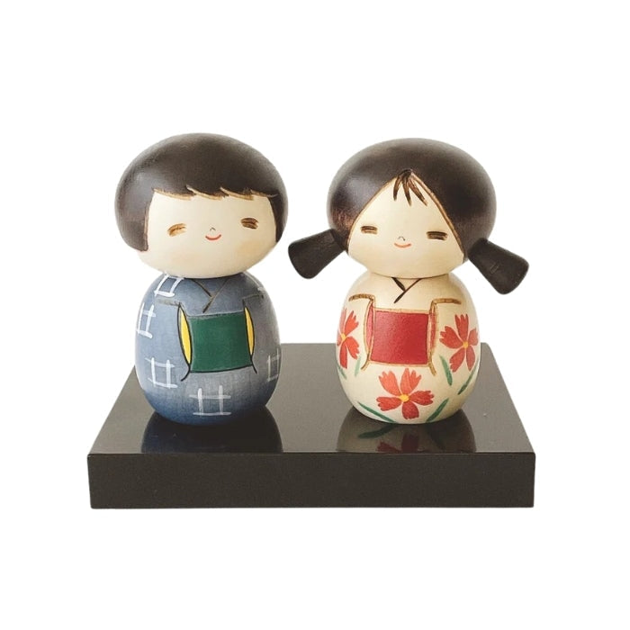 Muñecas Kokeshi de la amistad