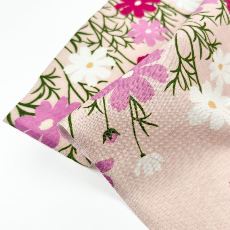 Gato japonés Tenugui y flores