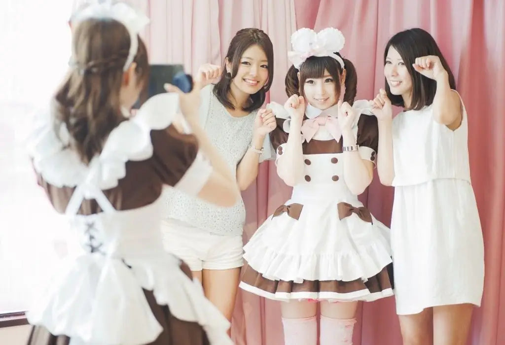 Clientes del Maid Café