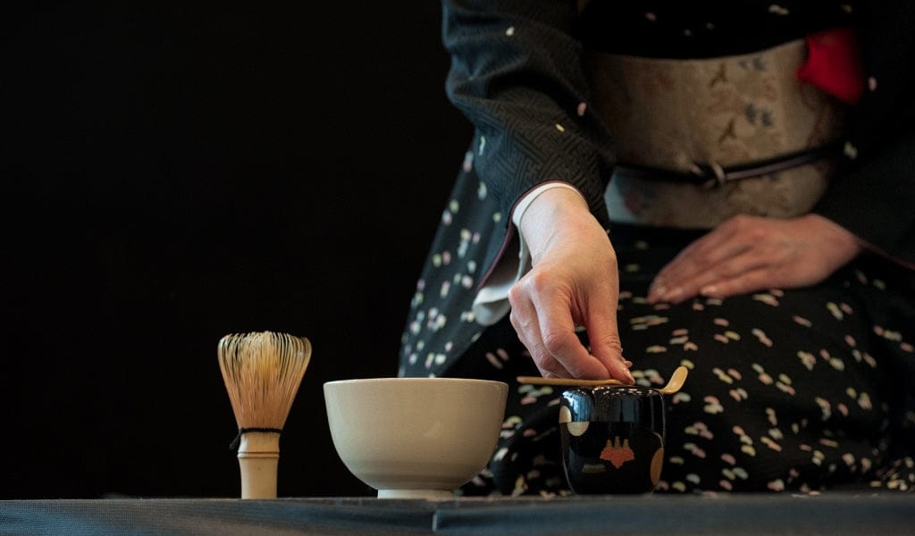 Utensilios para preparar el té matcha
