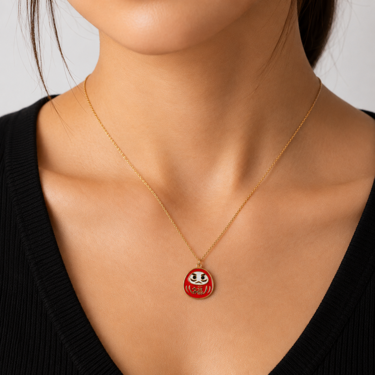 Collar japonés con colgante Daruma rojo y dorado