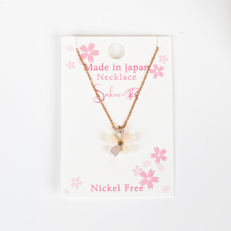 Collar japonés con colgante de flor de sakura blanca