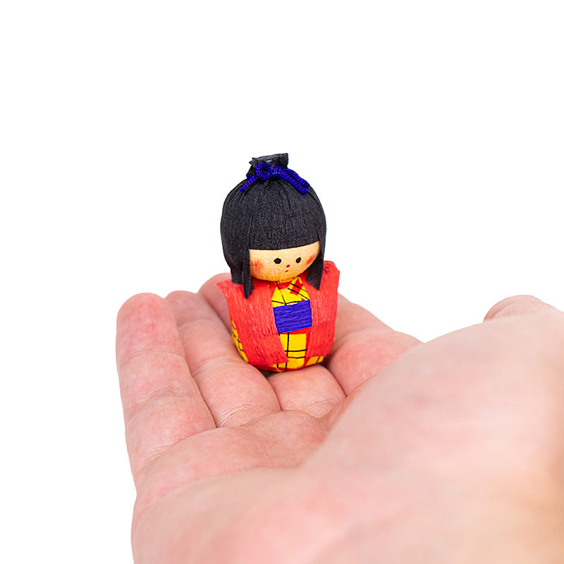 Figura Tentetieso Okiagari Niña