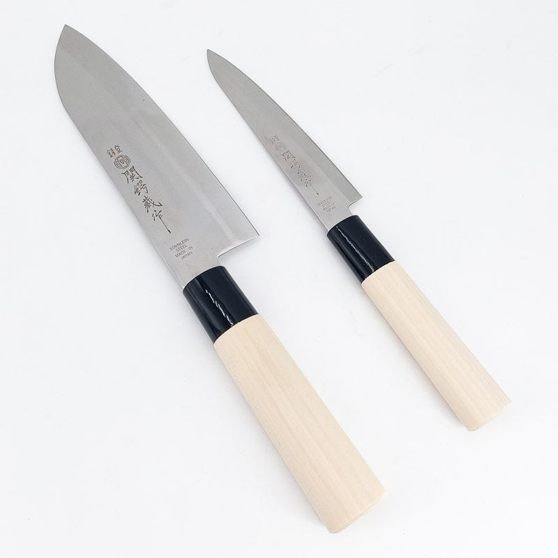 https://casadejapon.com/cdn/shop/files/juego-cuchillos-japoneses-principiantes-131.jpg?v=1693091457&width=800