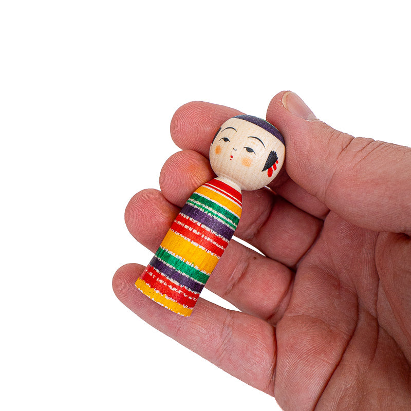 Muñeca Kokeshi Japonesa - Yajiro Tsukuritsuke - 6 cm