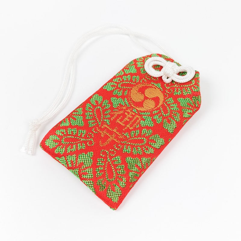 Omamori japonés Tomoe Rojo