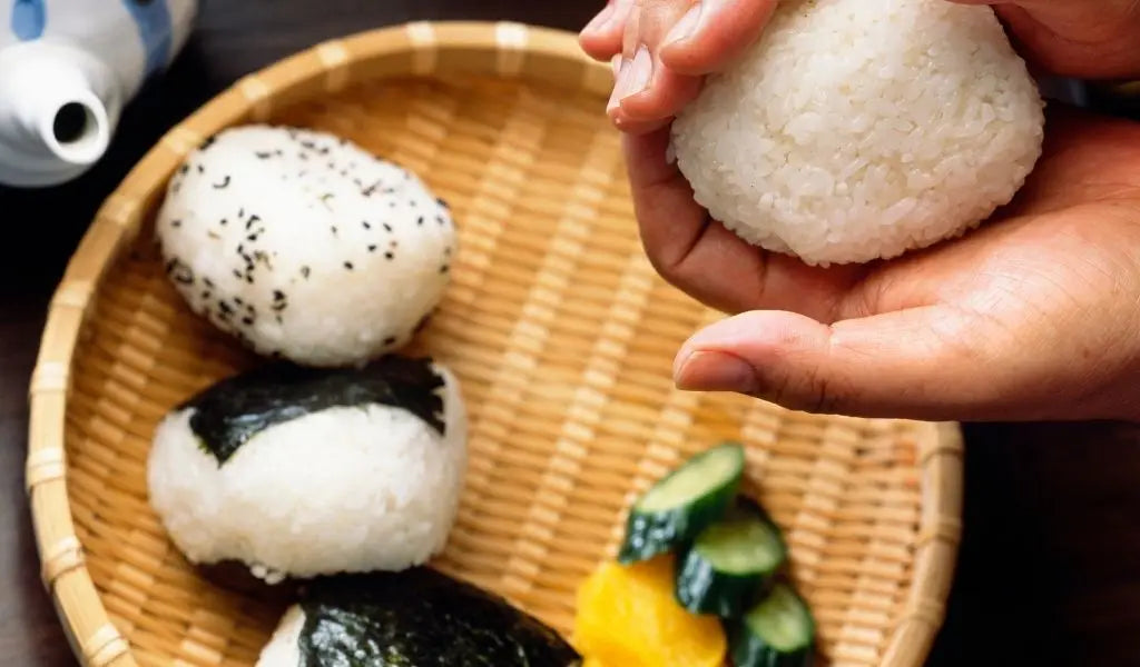 preparación onigiri