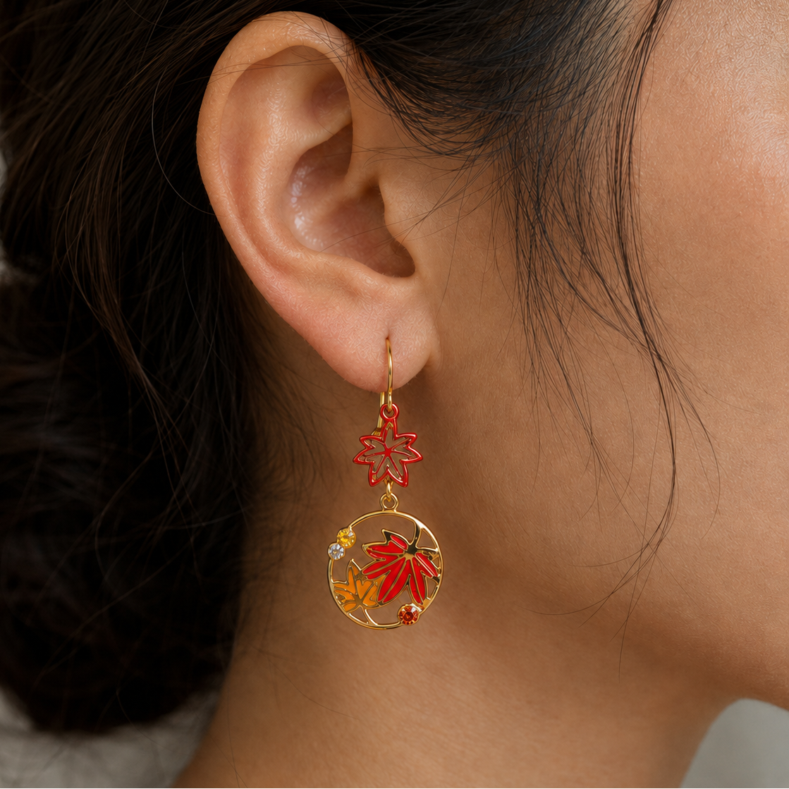 Pendientes japoneses con hojas de otoño