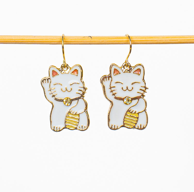 Pendientes japoneses Maneki-Neko blancos y dorados