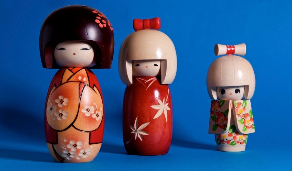 muñeca japonesa de la suerte