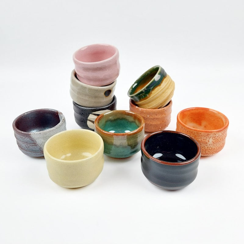 Vasos japoneses de cerámica para sake