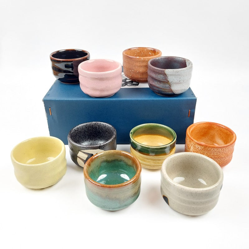 Vasos japoneses de cerámica para sake